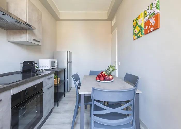 Hostly-The Happya Lodge-By San Giovanni Laterano